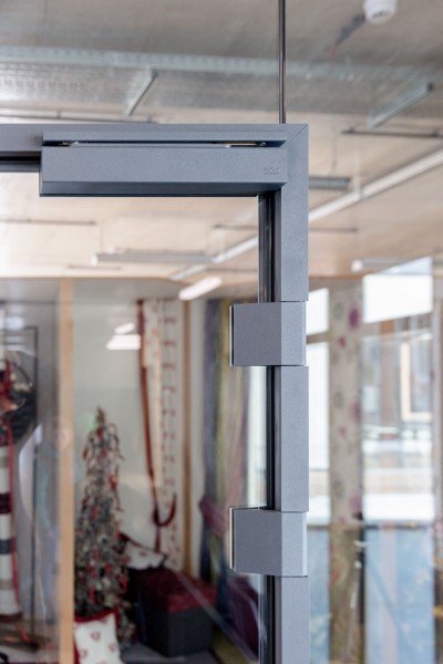 DORMA TS 97 (дверной доводчик в комплекте со скользящим каналом)