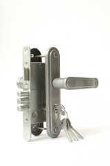 Д-град Зенит ЗВ4-3.03Р бриллант 3 ригеля м/о 55 Замок врезной с/руч (15)